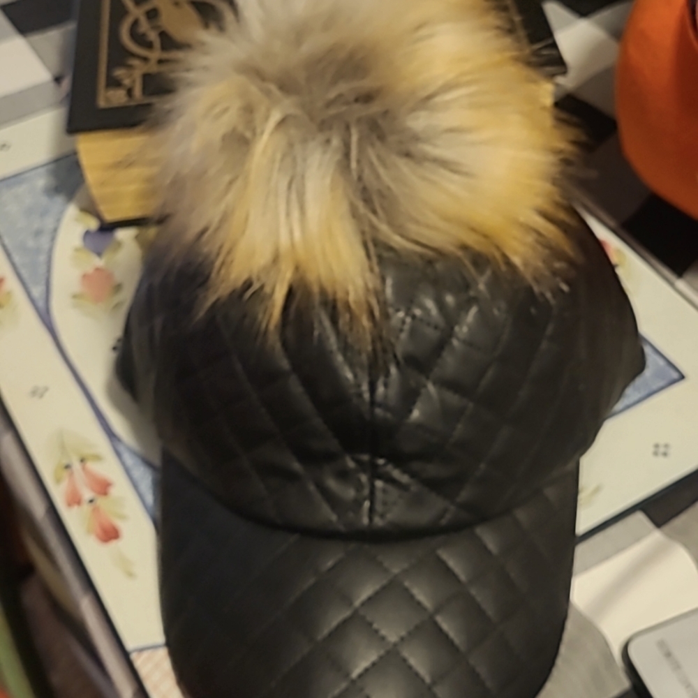 Baseball cap with pompom